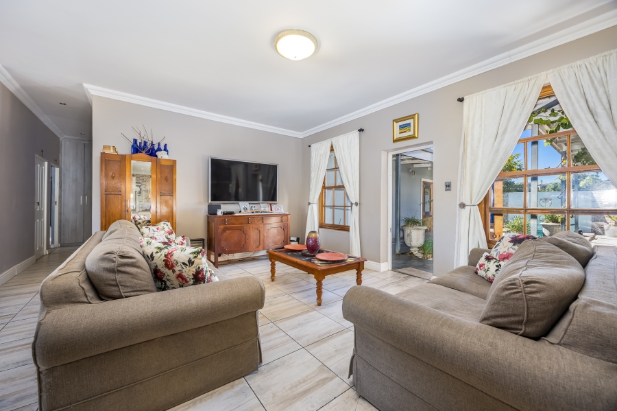 5 Bedroom Property for Sale in Graanendal Western Cape